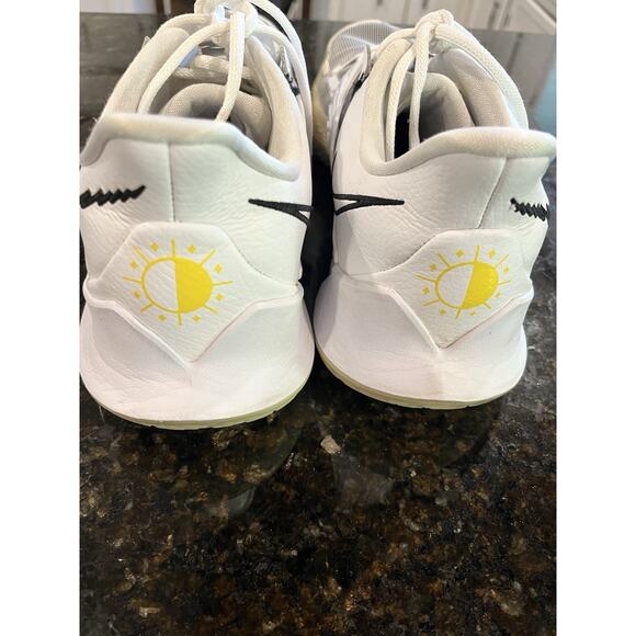 Nike Kyrie 3 Low Size 13 Mens Eclipse White Black CJ1286-100 Basketball Trainer - Picture 13 of 13